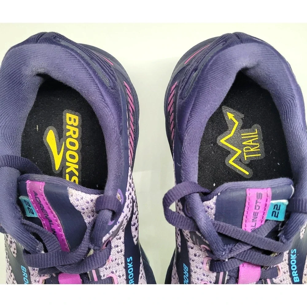 Brooks Adrenaline Sneakers GTS 22 Womens SZ 7 B  Purple